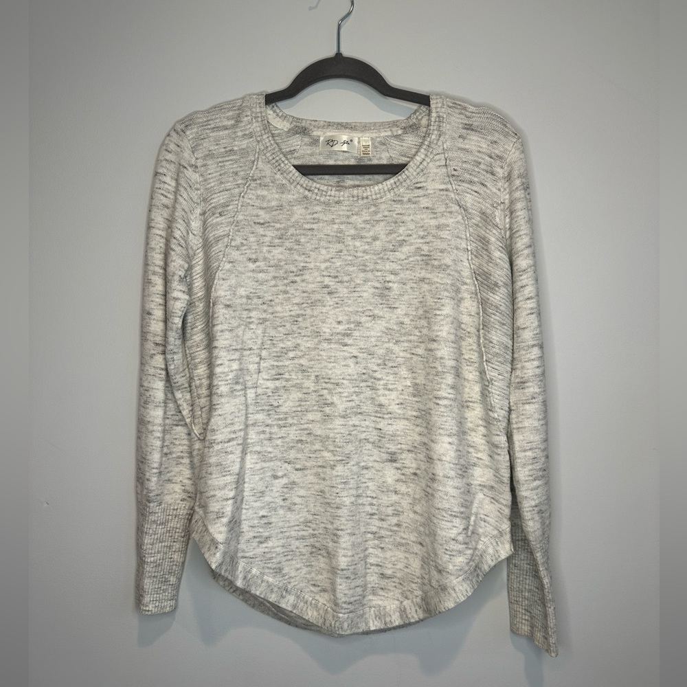 So soft!  Heathered gray scoop bottom sweater, size M